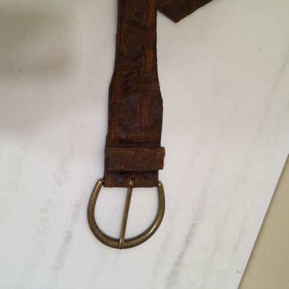 UNIQUE BROWN TEXTURED LEATHER BELT WITH LARGE GOLD BUCKLE - Picture 5 of 6